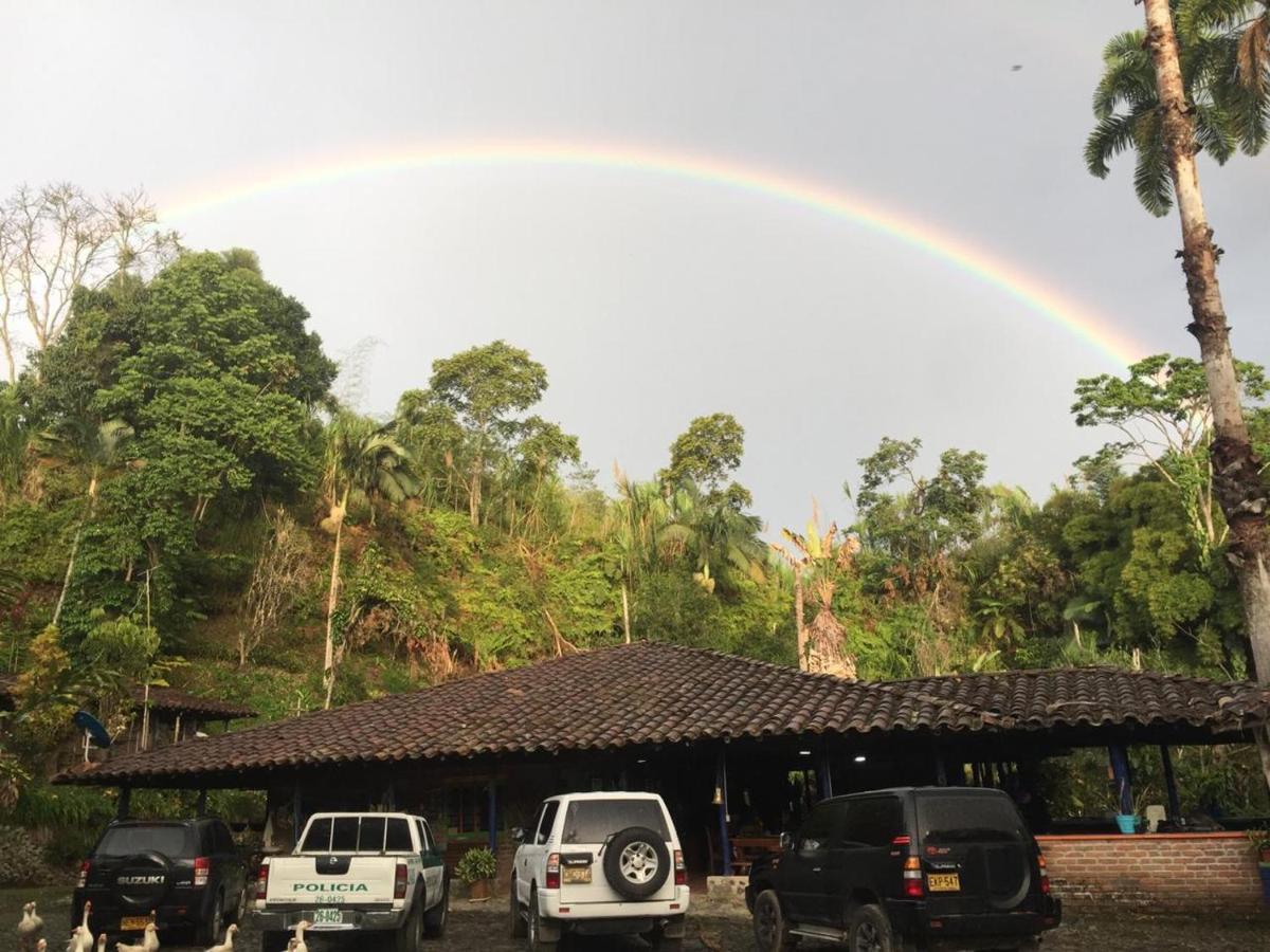 Eco Hotel Los Lagos Marsella  Bagian luar foto